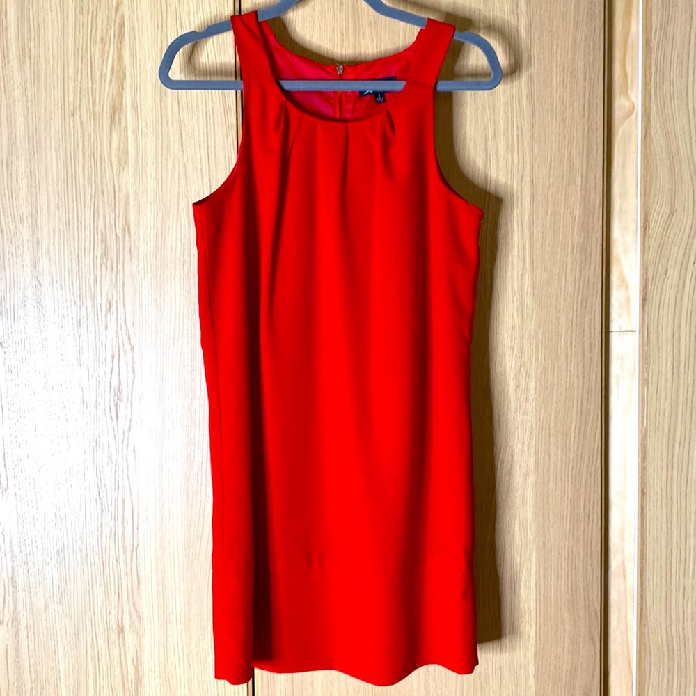 Oleg Cassini size 2 red sleeveless dress with gold back zipper